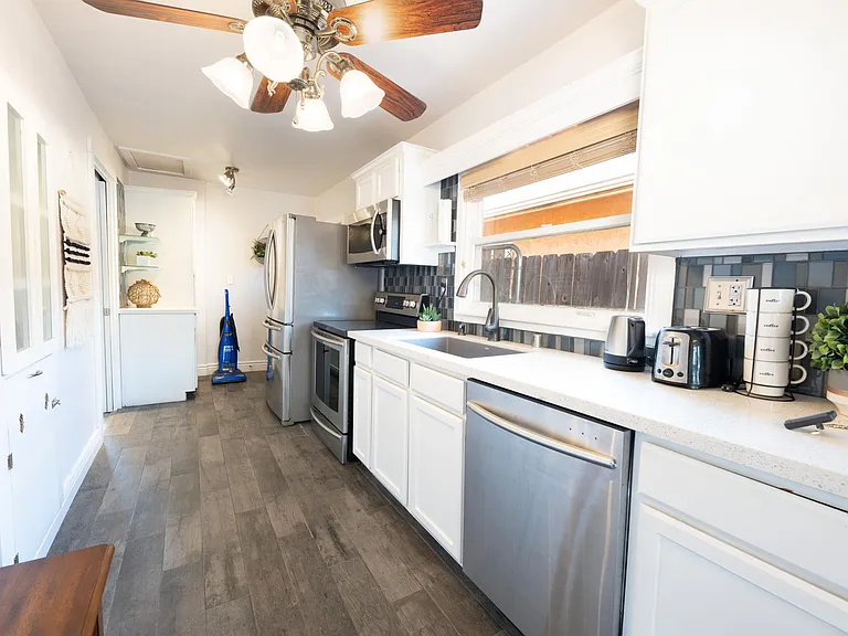4062 Cherokee Ave — Photo 5