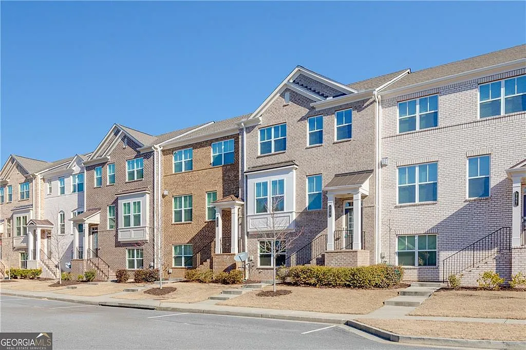 4 bed, 3.5 bath, 2347 sqft, $2,700 — Photo 2