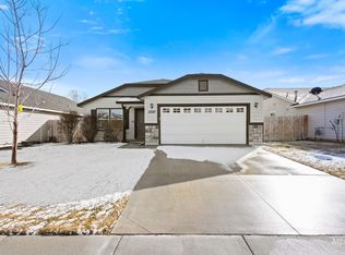 13587 Palm Beach Dr, Caldwell, ID 83607
