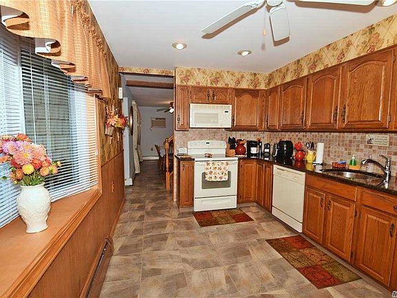 5th image of 37 Dogwood Ln