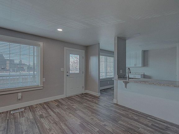 4th image of 863 E 200 S APT 7