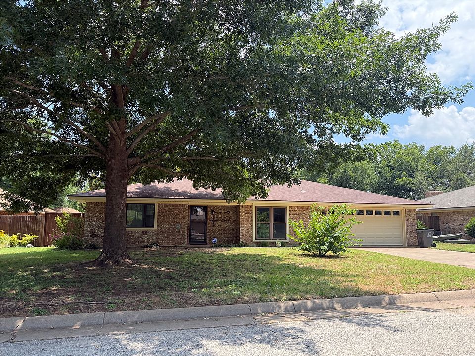 1st image of 114 Chaparral Dr