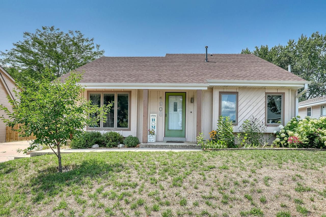 1906 Marliz DRIVE, Waukesha, WI 53189 Zillow