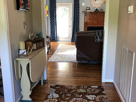 3rd image of 224 Longwood Ln