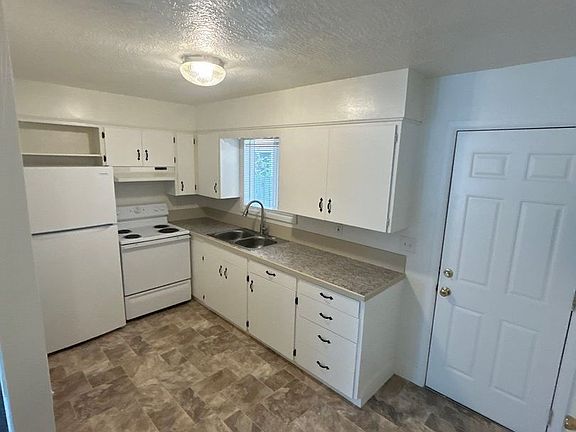 5th image of 2469 Lee St SE