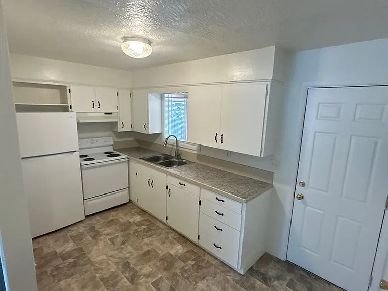 2469 Lee St SE — Photo 5