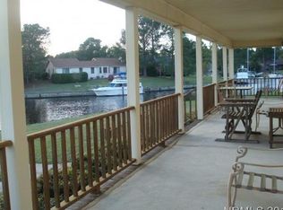 6102 Schooner Ct, New Bern, NC 28560