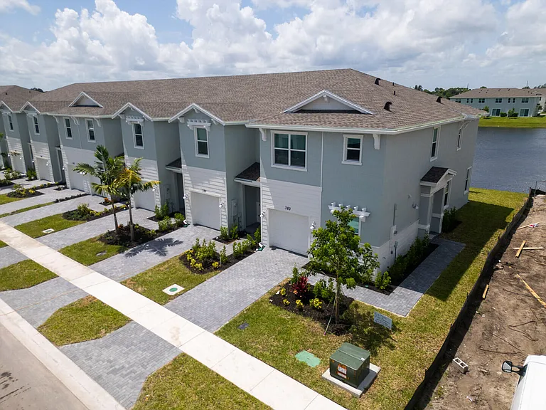 380 SE Crossoak Ln — Photo 30