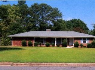 522 Rhodes Dr, Elberton, GA 30635