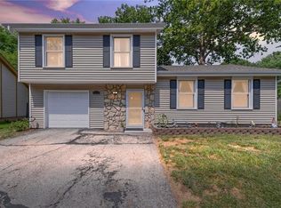 2128 E Arrowhead Cir, Olathe, KS 66062