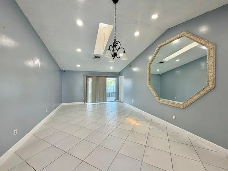 5072 Arbor Glen Cir — Photo 3