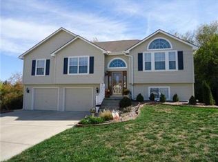 4207 Broadway Ter, Leavenworth, KS 66048