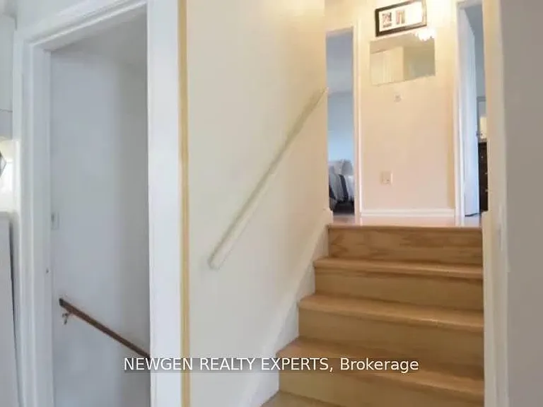 11 Lawrence Cres — Photo 11