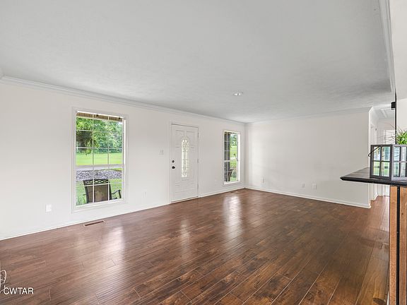 5th image of 341 Hanna St