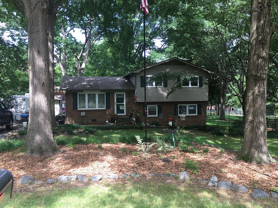 1st image of 1702 Carson St