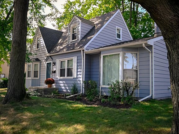 4th image of 15151 Paderewski St