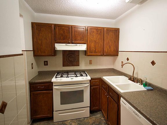 4th image of 412 E 155th St #2