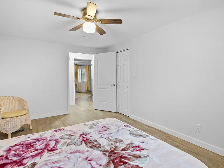 422 Gainsborough Ct #422 — Photo 17