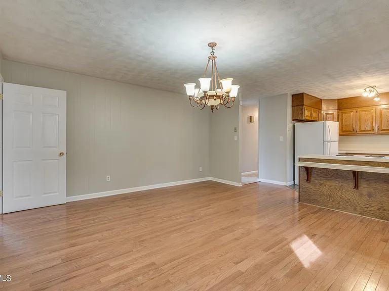4637 Woodcliff Dr — Photo 6