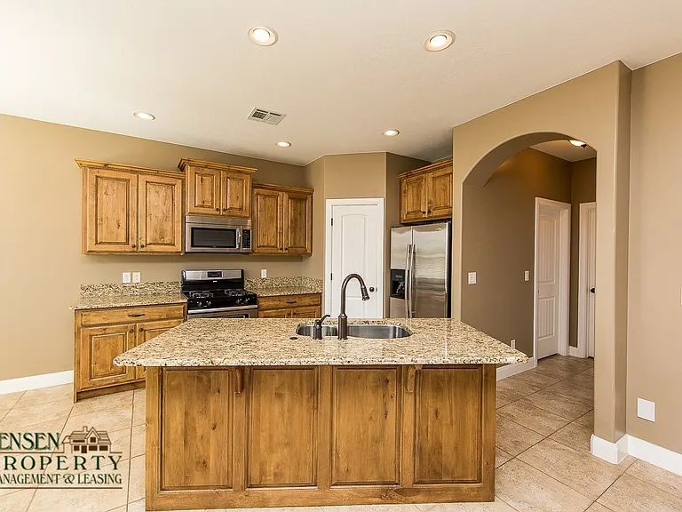 389 N 1270 W — Photo 10
