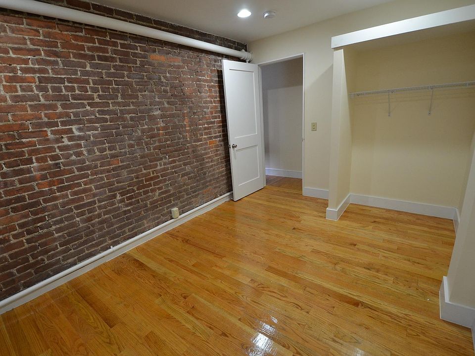 2nd image of 133 Peterborough St APT 03
