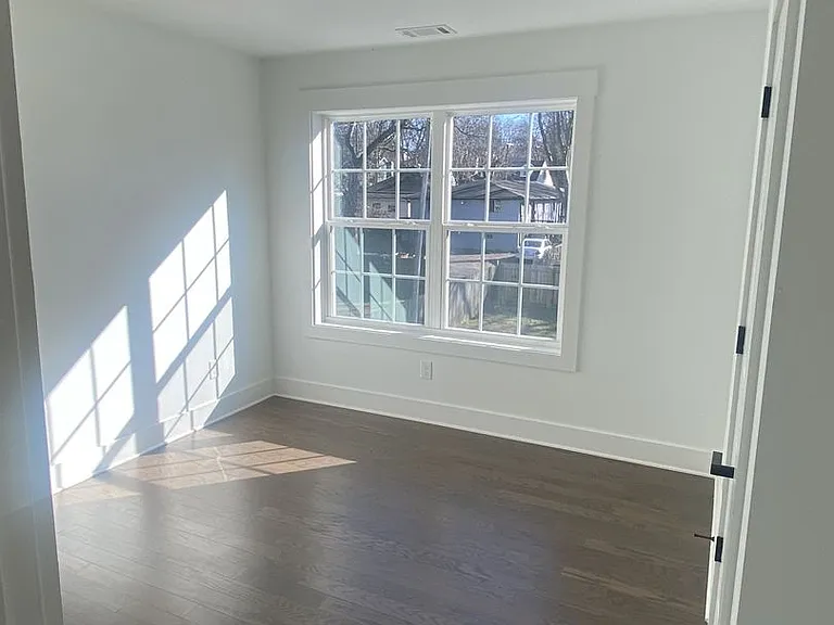 2409 Alameda St — Photo 12