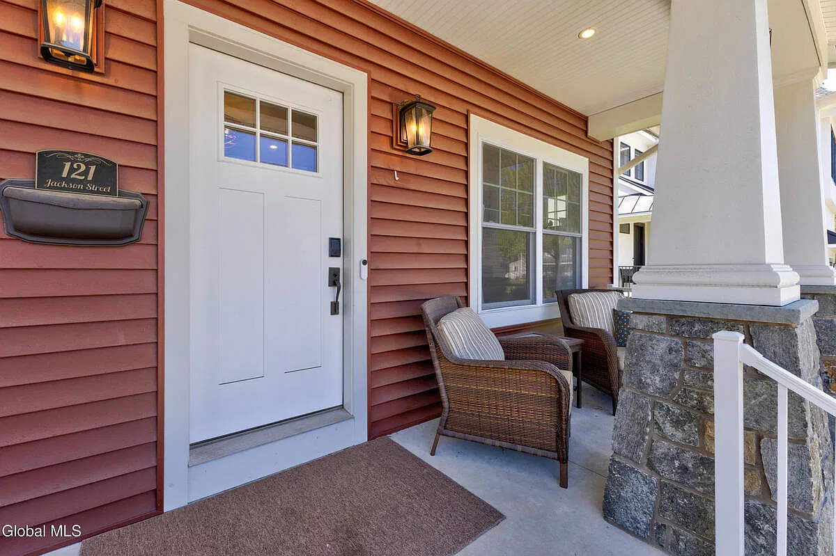 3 bed, 2.5 bath, 1615 sqft, $4,000 — Photo 2