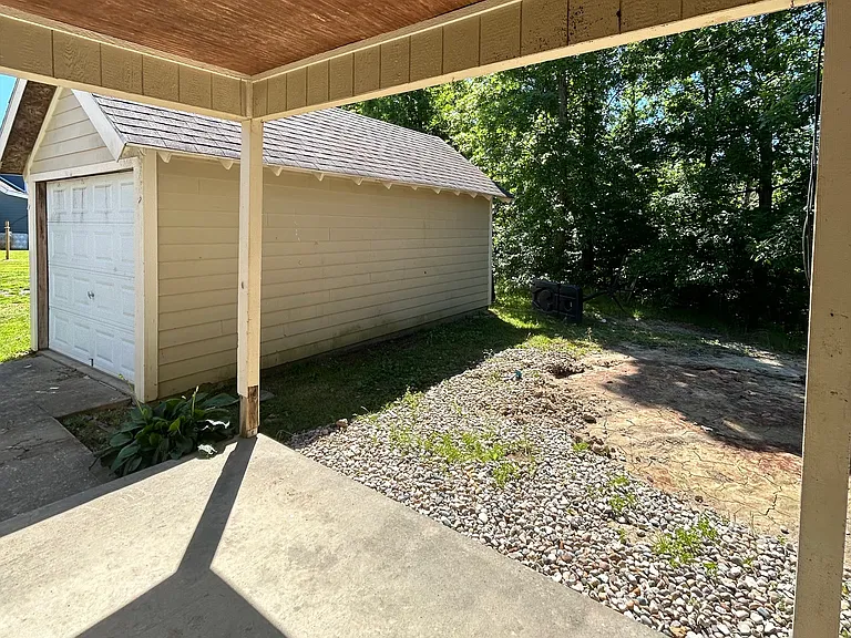 Primrose Dr — Photo 9