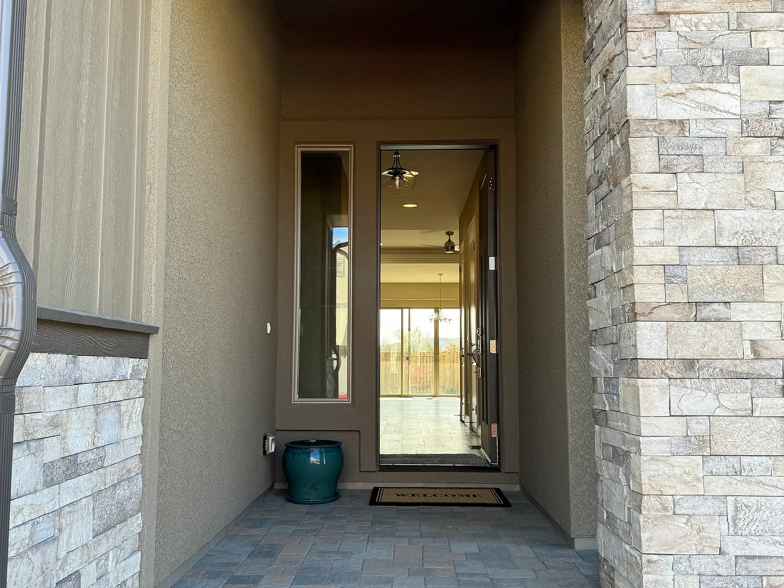 3 bed, 1822 sqft, $3,250 — Photo 3
