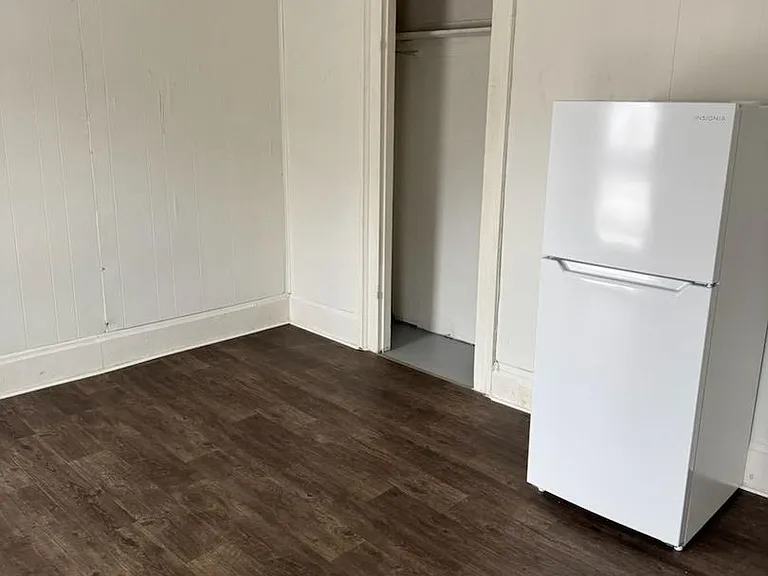 926 Main St — Photo 3