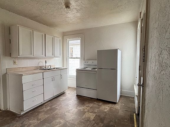 5th image of 654 1/2 S Main St #654-1/2