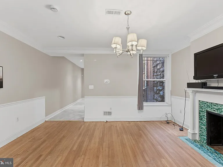 11 R St NW — Photo 8