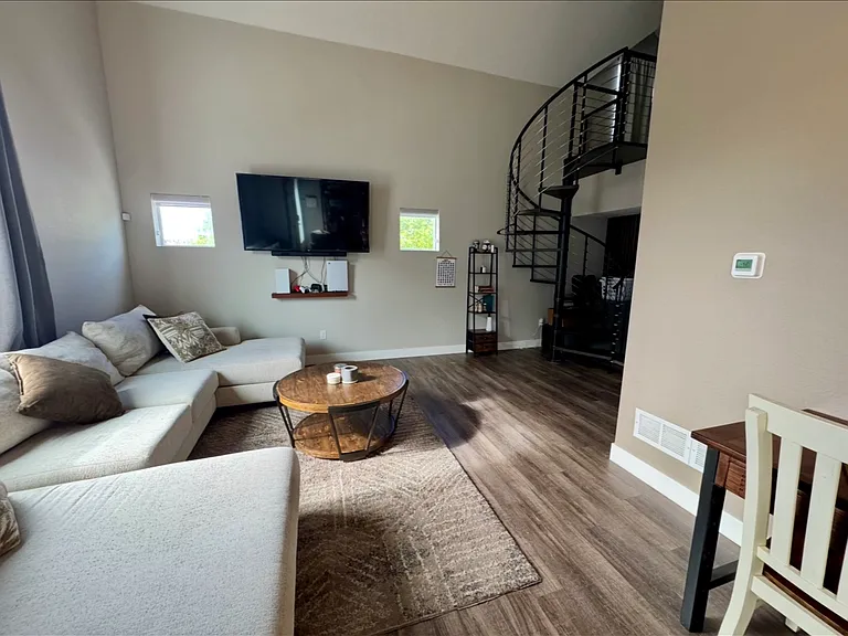 1076 Depew St — Photo 10