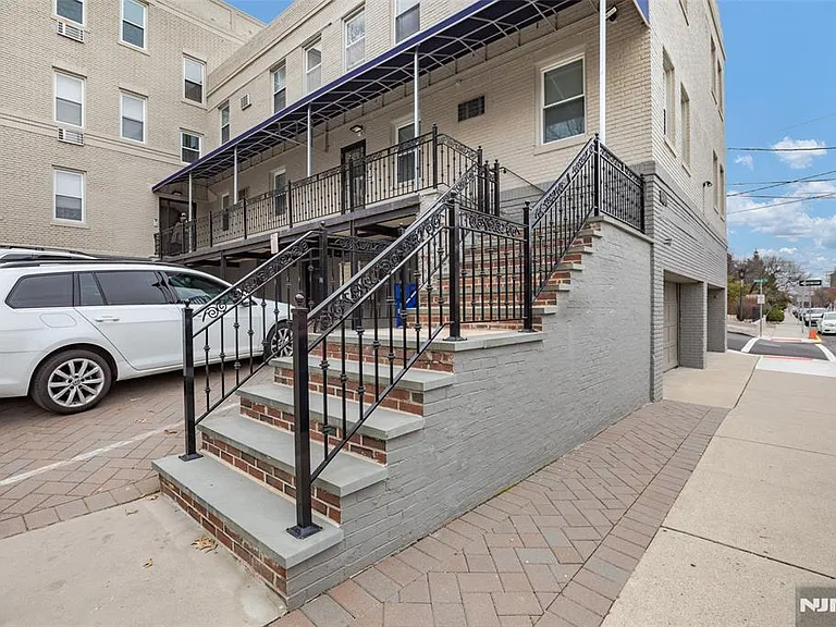 280 Undercliff Ave #2 — Photo 3