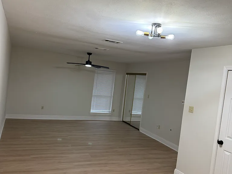 112 Oak Dr — Photo 6