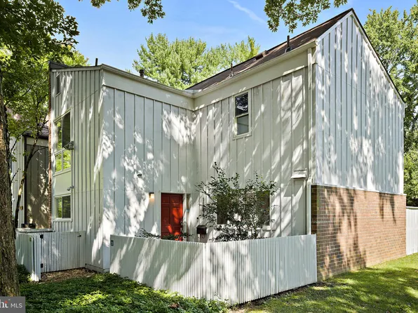 11525 Links Dr, Reston, VA 20190