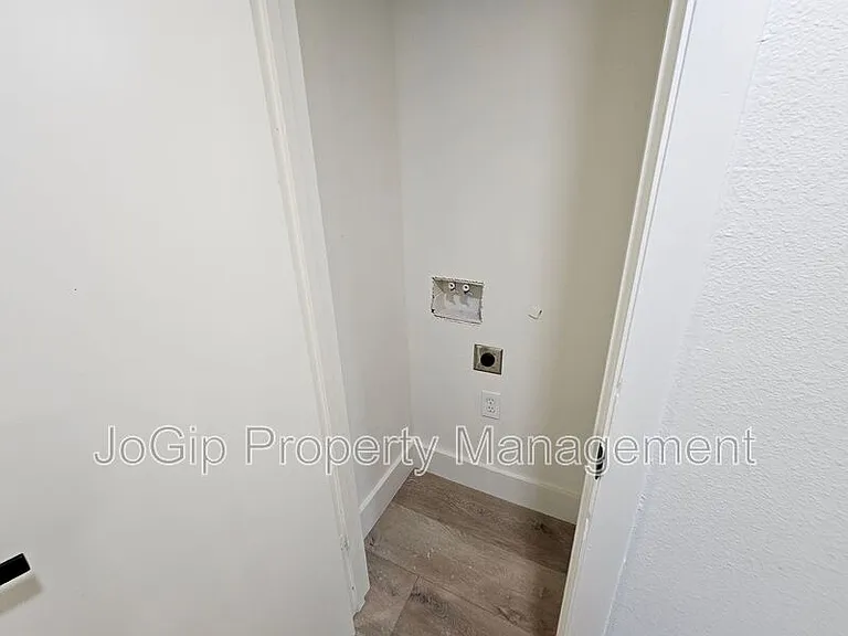 1725 R Ave — Photo 17