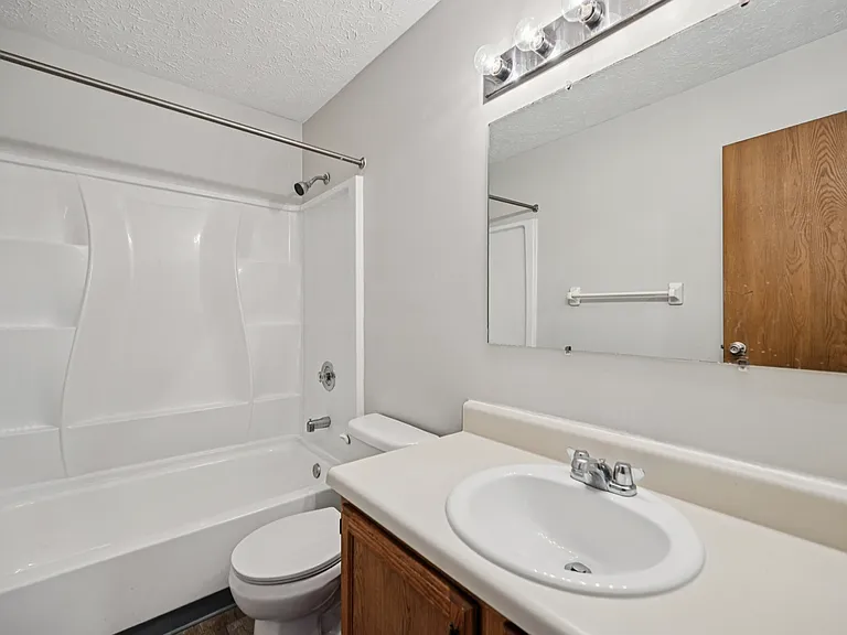 THE WILLOWS APARTMENT COMMUNITY — Photo 13
