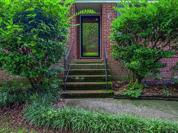 4th image of 1842 Woodsboro Dr