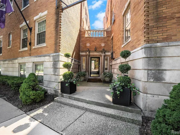 327 Southfield Rd Unit 16-3CS, Birmingham, MI 48009