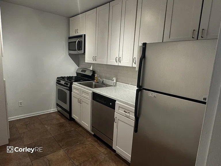 330 Lenox Rd #4T — Photo 6