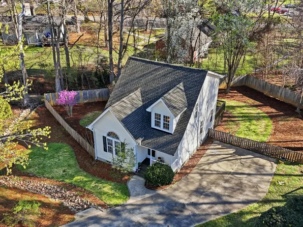 51 Westfield St, Pittsboro, NC 27312