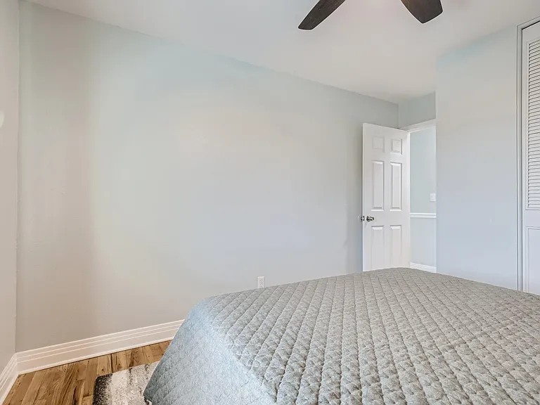 660 W 79th Pl — Photo 9