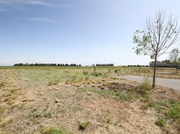 5 Meadows Way, Taber, AB T1G 2A2