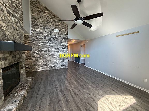 3rd image of 109 Hampton Cv