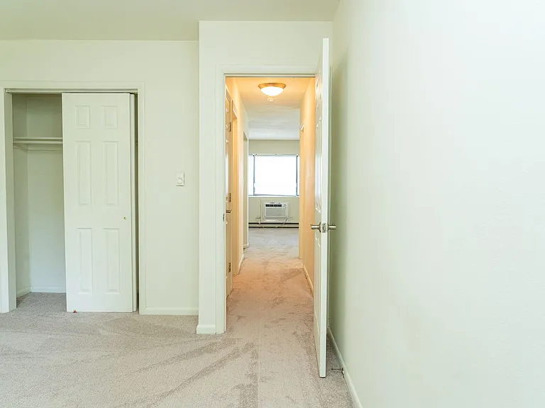 Lynnhaven Apartments — Photo 40
