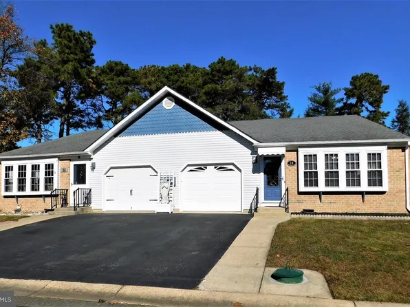 2 Greenwood Ln #B, Whiting, NJ 08759