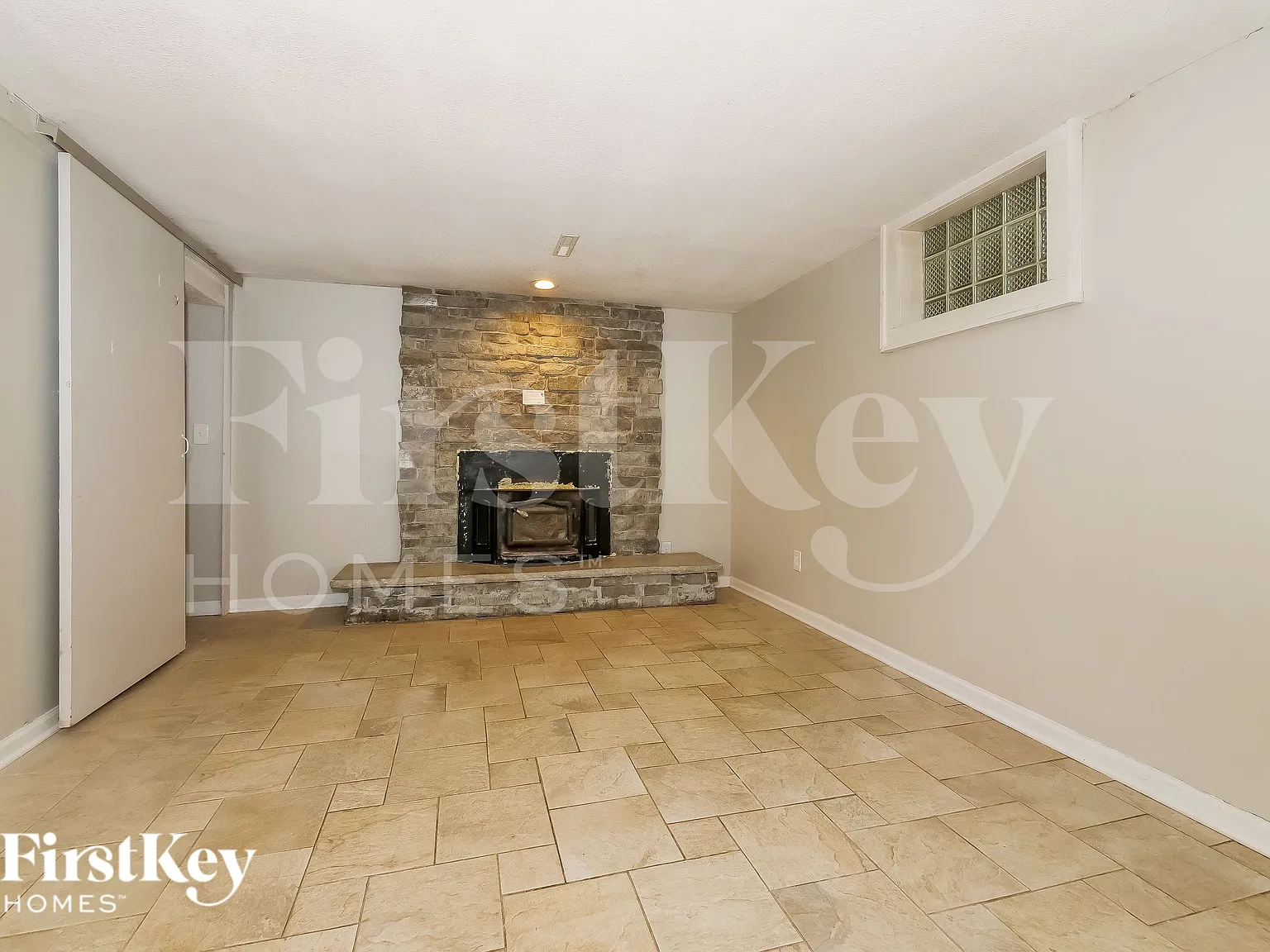 3 bed, 2.5 bath, 1141 sqft, $2,220 — Photo 4