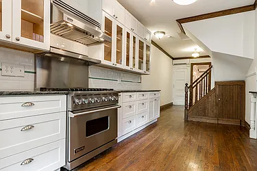 Rented by Dixon Advisory USA Inc.