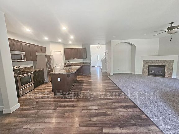 3rd image of 6746 Elaine Ct SE